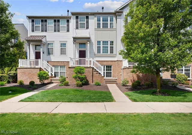 6196-n-pointe-dr-cleveland-oh-44124/hzid_b9e89526