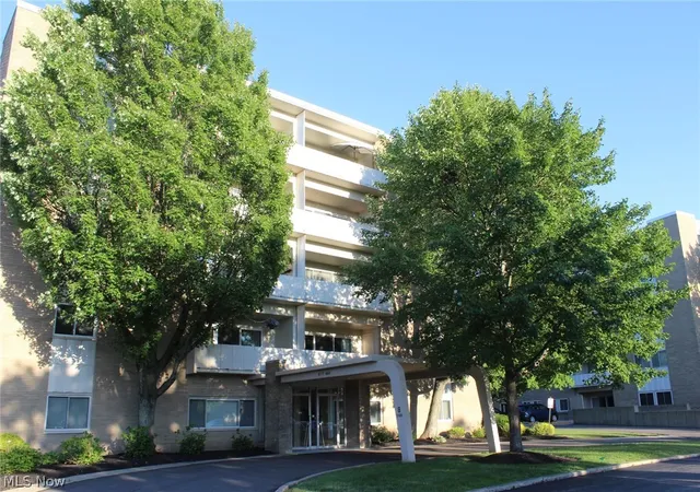 2109-wooster-rd-rocky-river-oh-44116/hzid_b43be08b
