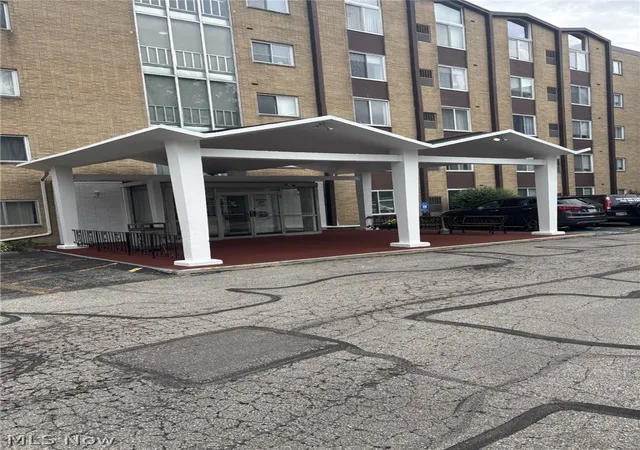 25735-lorain-rd-119-north-olmsted-oh-44070/hzid_374ccf9b