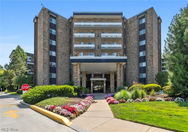 2202-acacia-park-dr-lyndhurst-oh-44124/hzid_d9b33dab