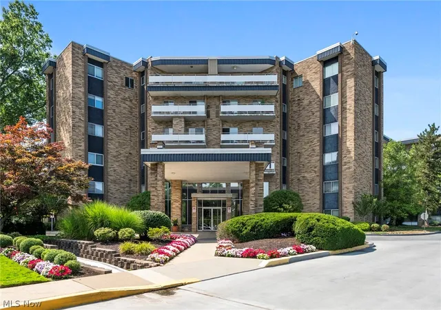 2112-acacia-park-dr-607-lyndhurst-oh-44124/hzid_4096d5f9