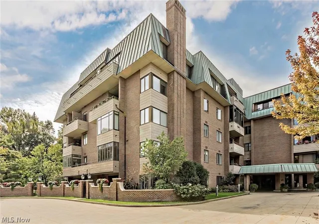 5150-three-village-1-k-lyndhurst-oh-44124/hzid_bf97e32d