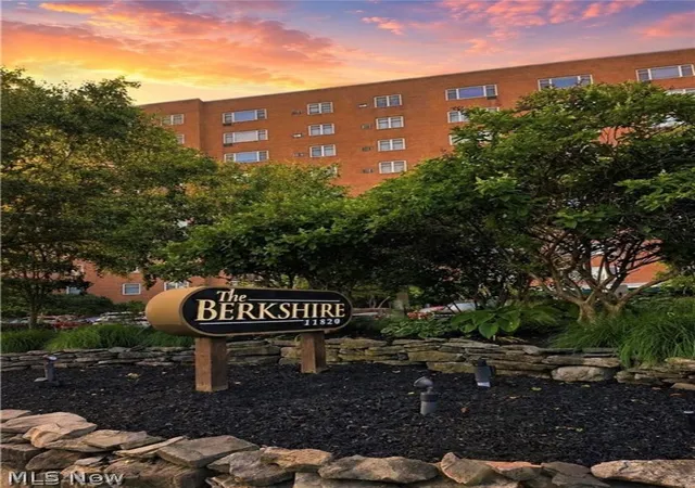 11820-edgewater-dr-602-lakewood-oh-44107/hzid_7c8bfad9
