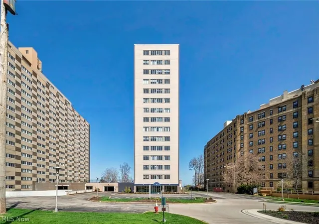 12520-edgewater-dr-901-lakewood-oh-44107/hzid_5bf2d95c