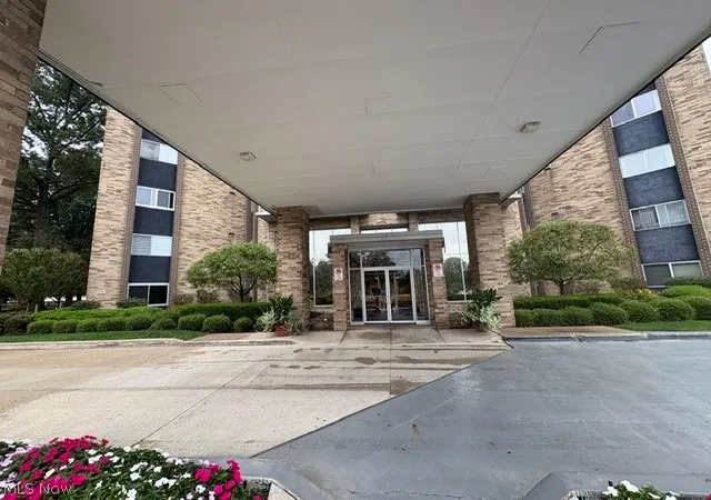 2112-acacia-park-dr-205-lyndhurst-oh-44124/hzid_b8417d3e