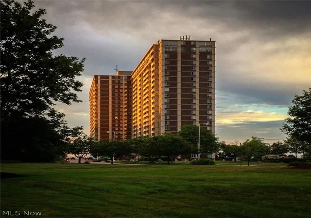 12900-lake-ave-1920-lakewood-oh-44107/hzid_e1bf7a53