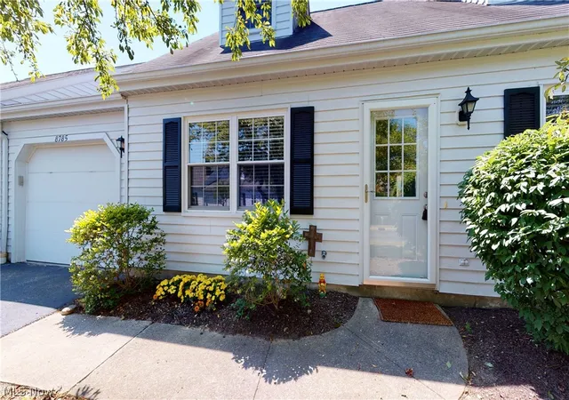 8785-eastbrook-cir-chagrin-falls-oh-44023/hzid_c98b09bb