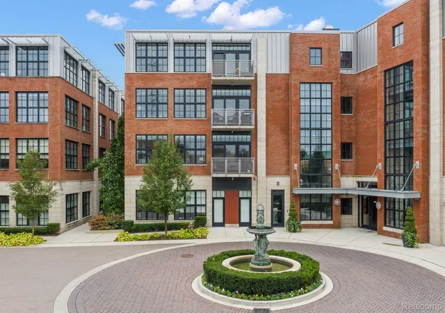 2051-villa-rd-206-birmingham-oakland-mi-48009/hzid_033e7d40