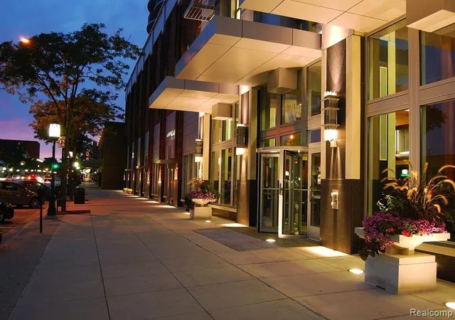411-s-old-woodward-ave-900-birmingham-mi-48009/hzid_f2f7b093