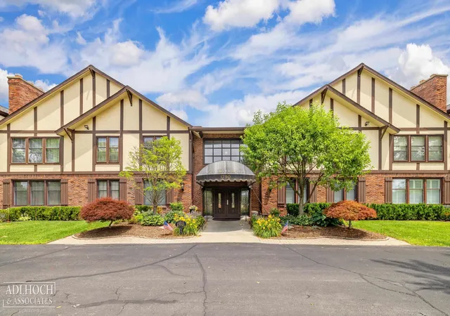 1750-vernier-rd-grosse-pointe-woods-wayne-mi-48236/hzid_cc318e93