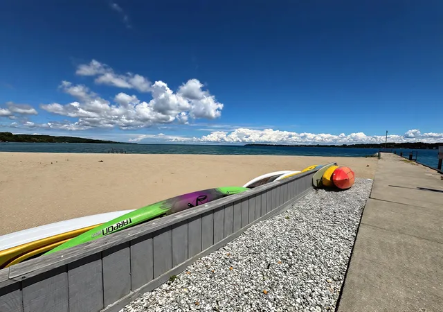 762-n-waypoint-cir-suttonsbaytownship-leelanau-mi-49682/hzid_06ee1ce8