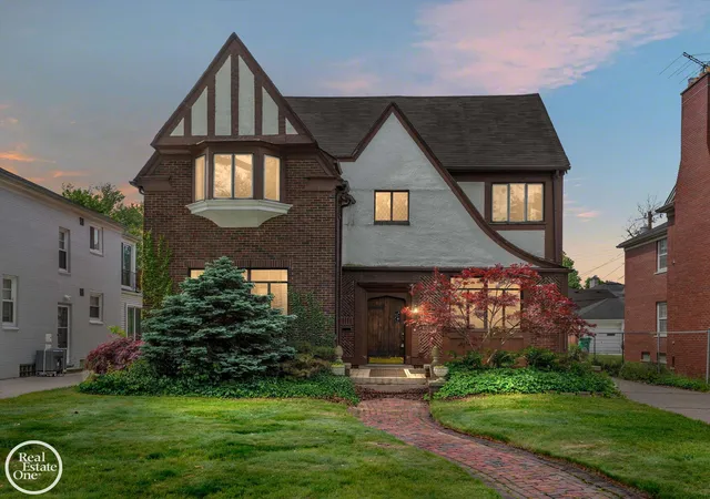 943-harcourt-rd-grosse-pointe-park-mi-48230/hzid_7ce929af