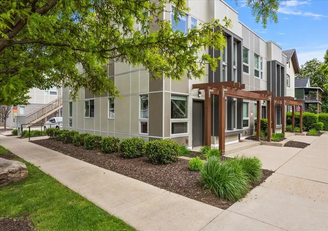 600-douglas-st-nw-612a-grandrapidscity-kent-mi-49504/hzid_e2ffedbf