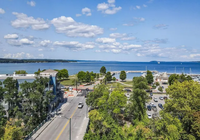 109-e-front-st-traversecitycity-grandtraverse-mi-49684/hzid_d93fb03f