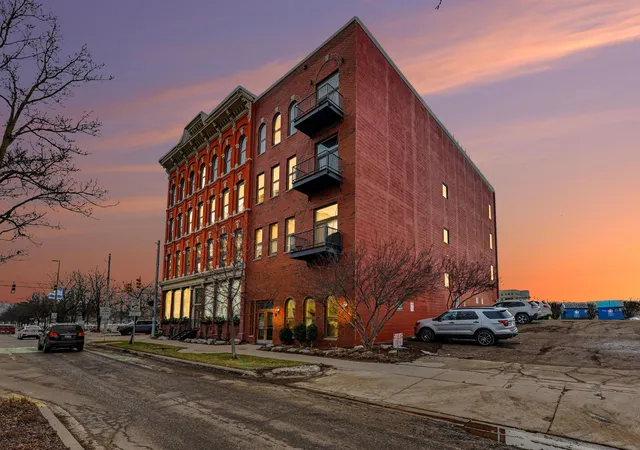 801-nw-monroe-ave-nw-105-grandrapidscity-kent-mi-49503/hzid_68853104