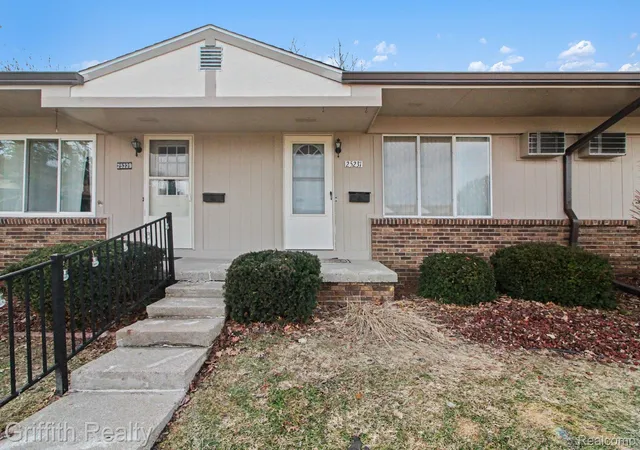 25231-potomac-dr-2-southlyoncity-oakland-mi-48178/hzid_4682138b