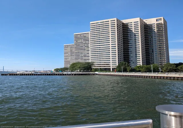 300-riverfront-dr-14-g-detroitcity-wayne-mi-48226/hzid_e2bc7c6b
