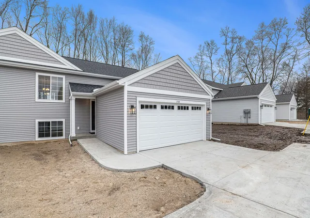 215-s-broadway-st-middleville-mi-49333/hzid_d6a78066