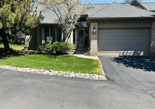 33779-vista-dr-farmington-hills-mi-48331/hzid_38208613