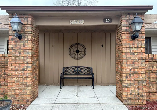 62072-yorktown-unit-4-south-lyon-mi-48178/hzid_cac75552