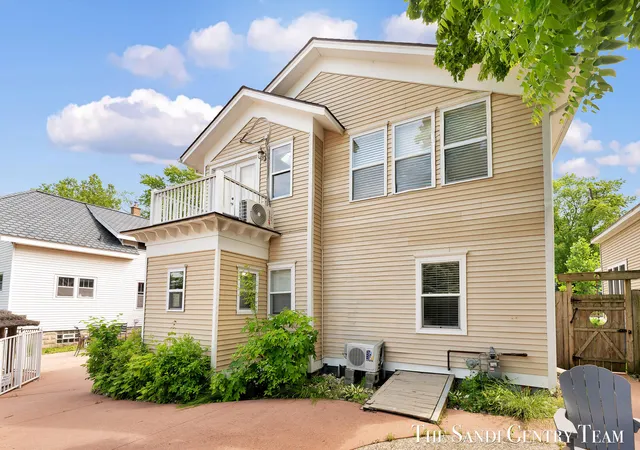 209-clinton-ave-grand-haven-mi-49417/hzid_d22c5c2c