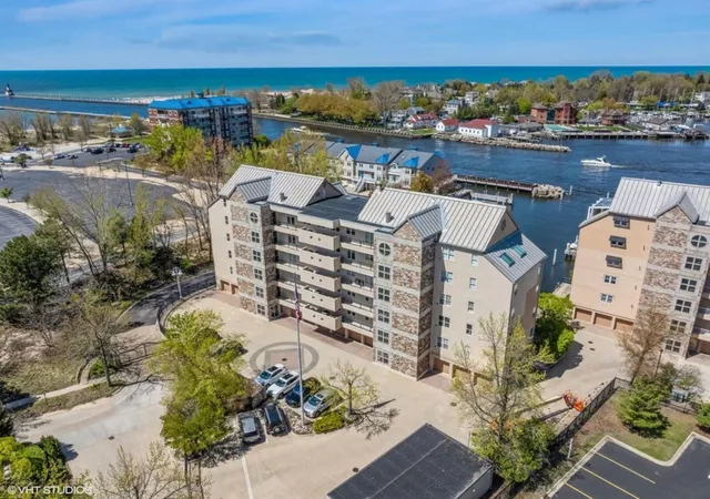 230-water-st-2-saint-joseph-mi-49085/hzid_1f6b598d