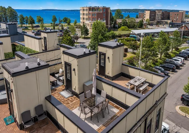 134-gillis-st-traverse-city-mi-49684/hzid_d33f601b