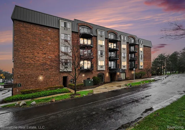 35300-woodward-ave-birminghamcity-oakland-mi-48009/hzid_61332275
