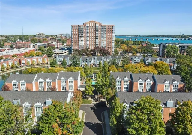 250-e-harbortown-dr-307-detroitcity-wayne-mi-48207/hzid_4a367039