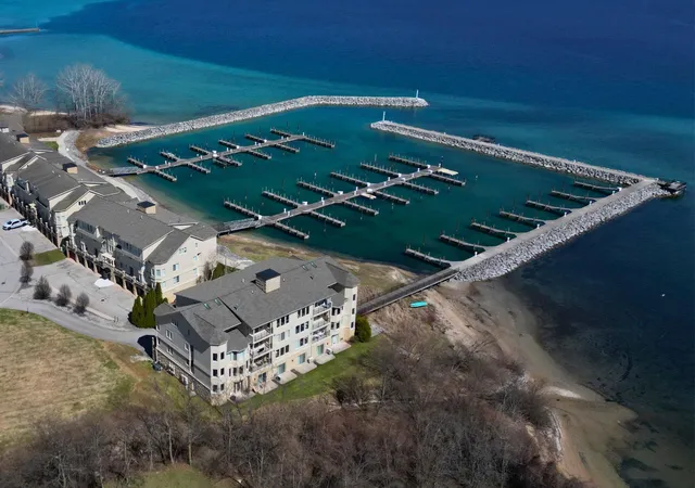 704-n-dockside-cir-suttonsbaytownship-leelanau-mi-49682/hzid_b0626d48