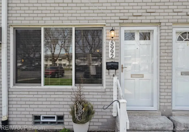 5992-alan-dr-22-brightoncity-livingston-mi-48116/hzid_a15ee278