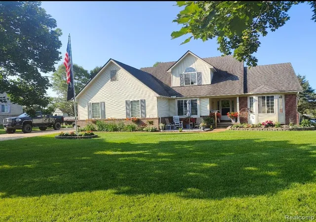 221-maplewood-dr-clarkstoncity-oakland-mi-48348/hzid_1c675080
