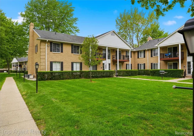 11810-ina-dr-70-sterlingheightscity-macomb-mi-48312/hzid_70d49a3b