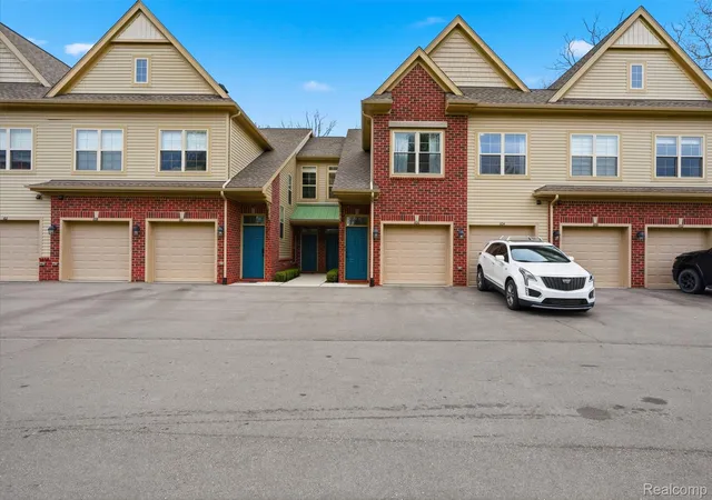 606-pointe-dr-walledlakecity-oakland-mi-48390/hzid_b9e38d17