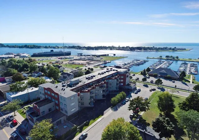 105-w-danaher-st-201-ludingtoncity-mason-mi-49431/hzid_e54c7925