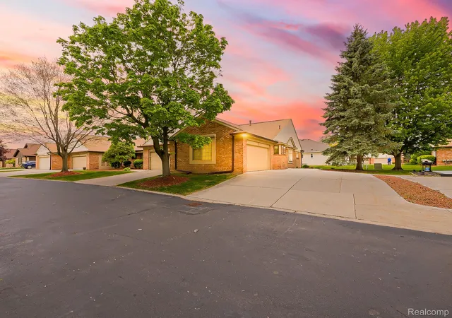38663-cypress-meadow-dr-clinton-township-mi-48036/hzid_483cedf0