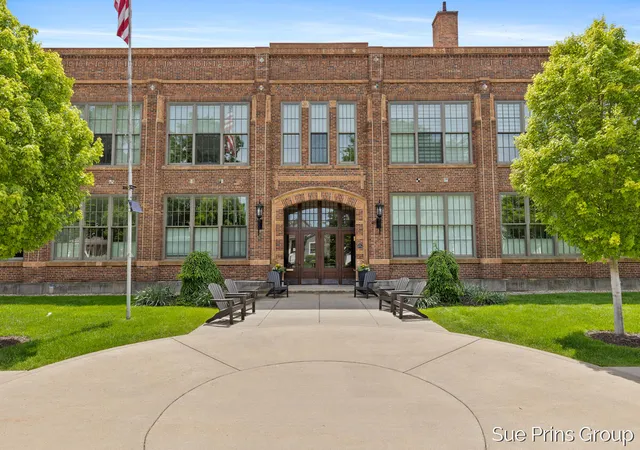 156-w-11th-street-106-holland-mi-49423/hzid_cbcf3b4a