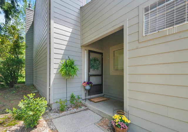 744-peninsula-ct-ann-arbor-mi-48105/hzid_cf079969