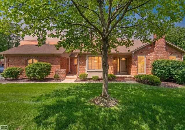 41010-w-rosewood-dr-clinton-township-mi-48038/hzid_d8005ea4