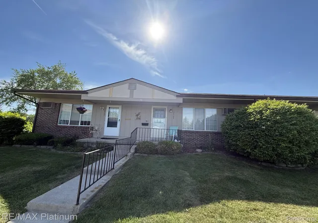 25323-franklin-ter-southlyoncity-oakland-mi-48178/hzid_f9572d9c