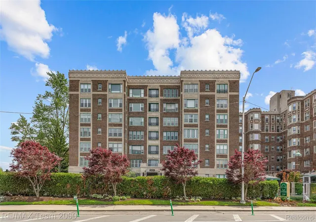 8120-e-jefferson-ave-detroitcity-wayne-mi-48214/hzid_572aaa26