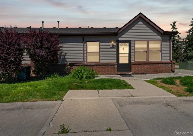 23622-cottrell-st-5-clintonchartertownship-macomb-mi-48035/hzid_ee530e65