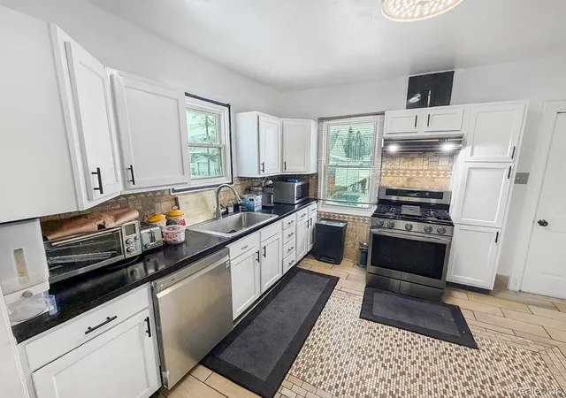 8805-whitlock-ave-dearborn-mi-48126/hzid_b71f23e5