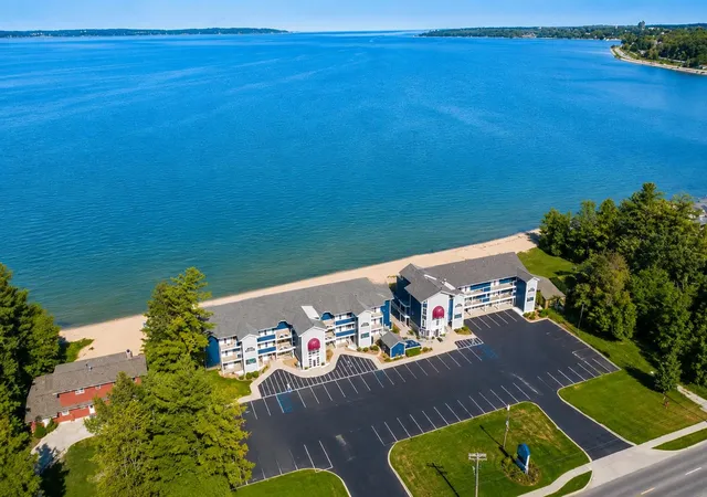 2211-n-us-131-eastbaytownship-grandtraverse-mi-49686/hzid_862fda5b