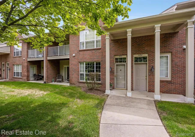 4104-chesapeake-cir-commercechartertownship-oakland-mi-48390/hzid_b631c414