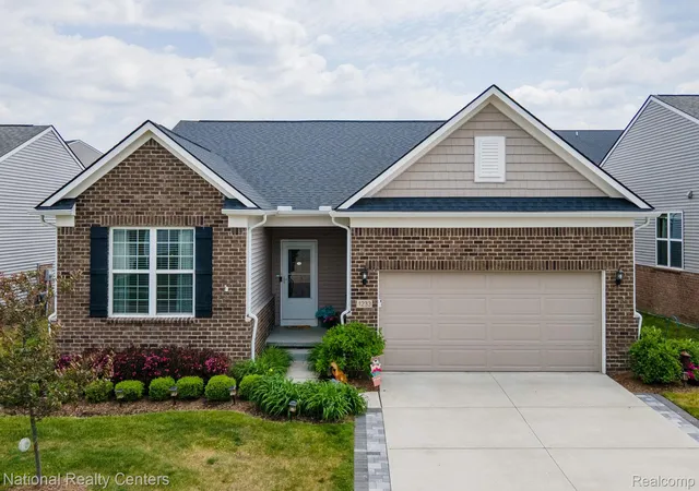 1233-lark-st-lake-orion-mi-48360/hzid_3848532a