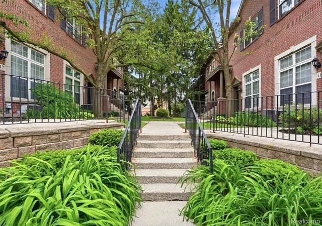 37-w-village-ln-dearborn-mi-48124/hzid_6fbfb263