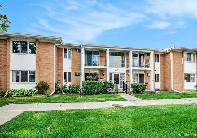 8203-huntington-st-16-westland-mi-48185/hzid_3a01562e
