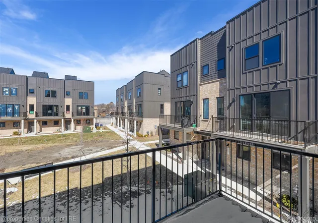 1041-hampton-cir-43-detroitcity-wayne-mi-48207/hzid_95cb1f84
