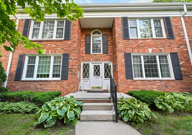 1250-trailwood-path-bloomfield-hills-mi-48301/hzid_3e0560f8
